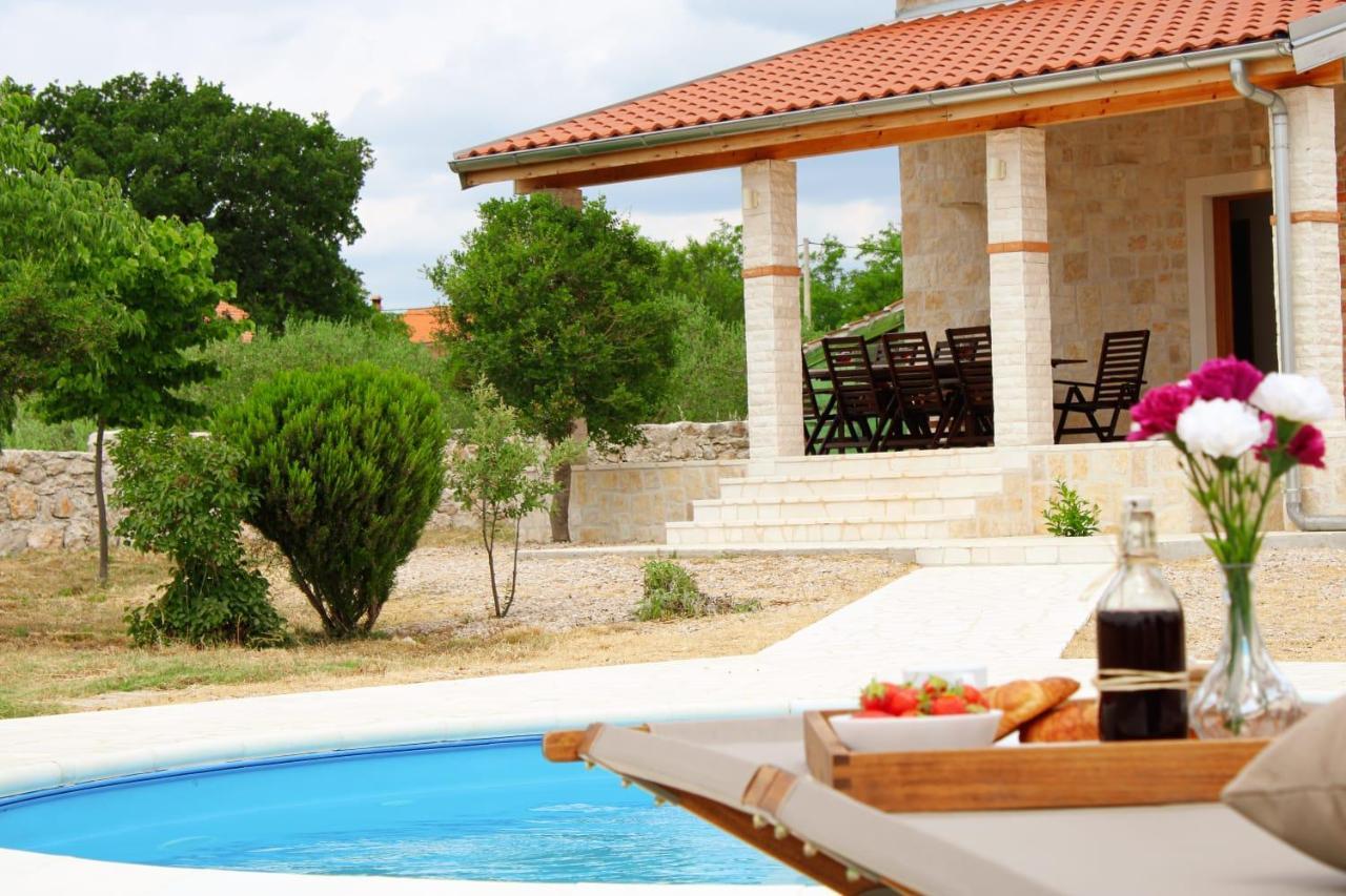 Villa Stone Pearl With Heated Swimming Pool Свети свети Филип и Яков Екстериор снимка